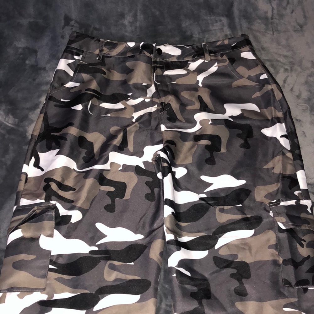 Camo pants, NEVER WORN!